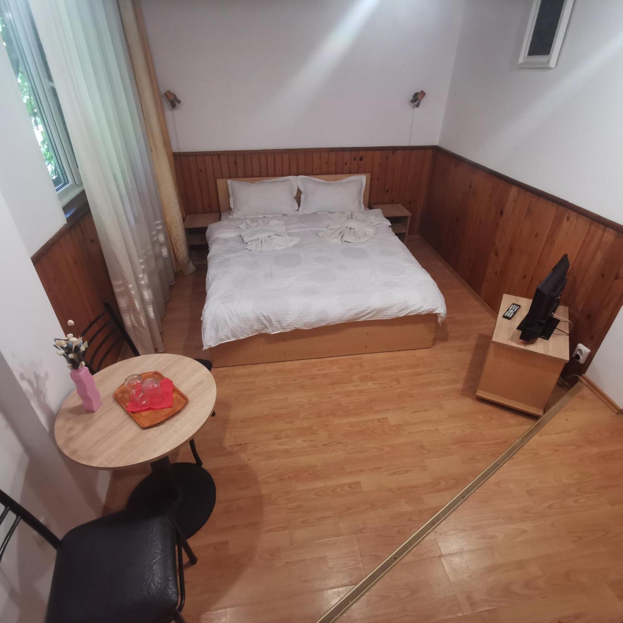 Pensiunea Fara Nume 부스테니 외부 사진