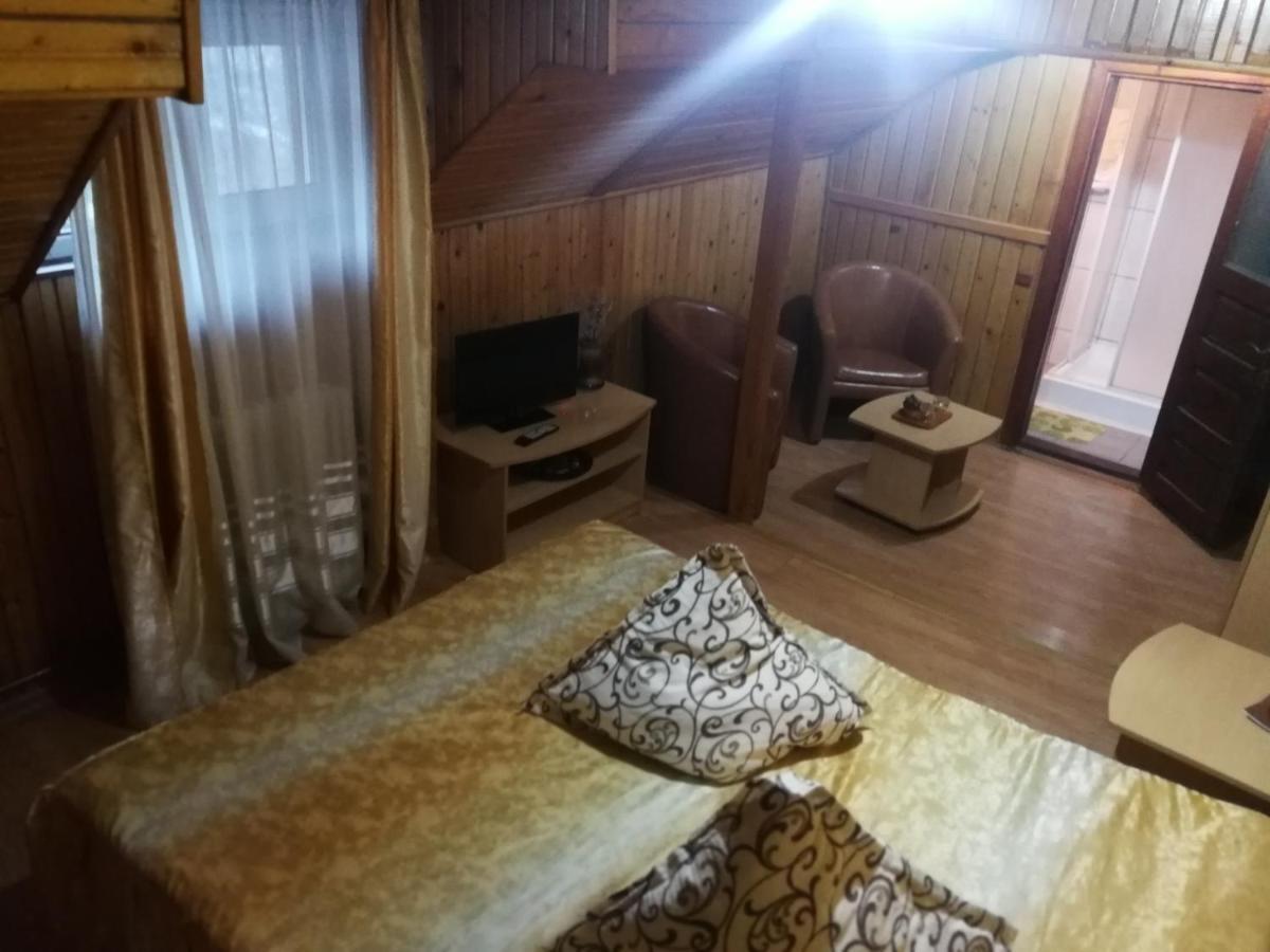 Pensiunea Fara Nume 부스테니 외부 사진